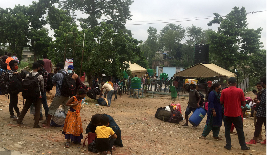 स्वास्थ्य सामग्रीसहित अनुगमन